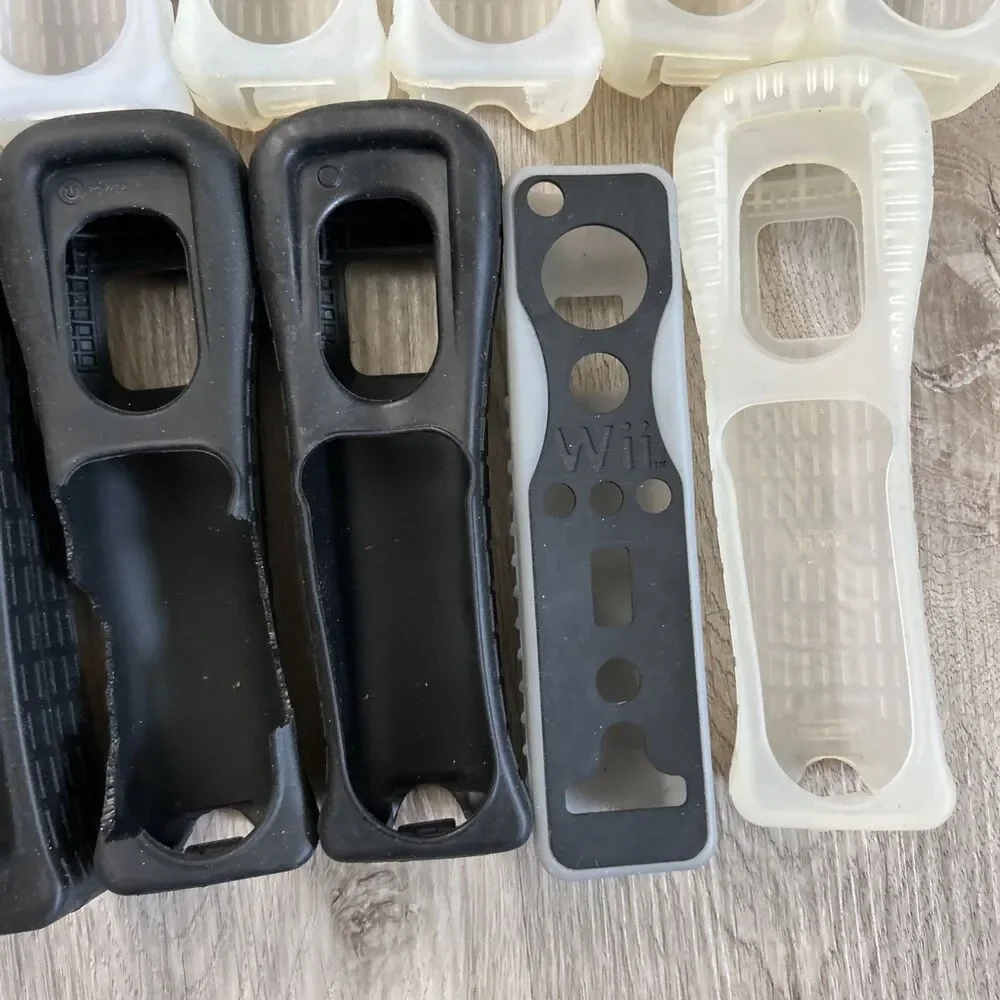 Nintendo Wii Remote Silicone Sleeves Lot of 22 Rubber Gel Cover Black White READ